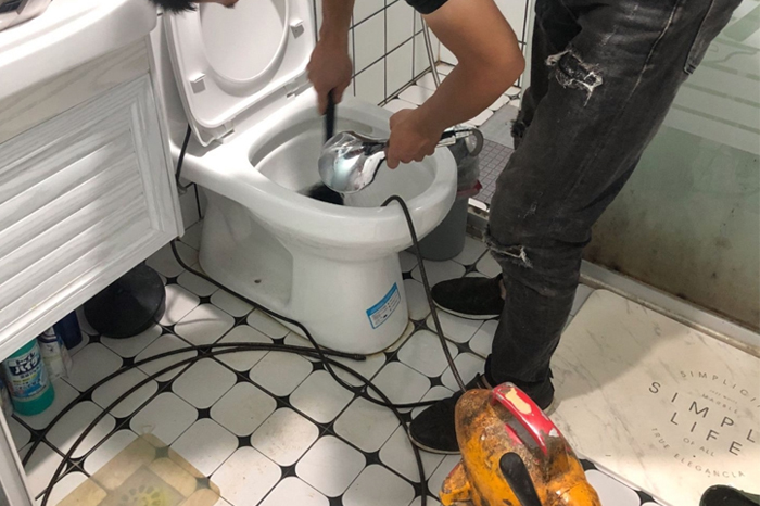 清镇疏通下水道