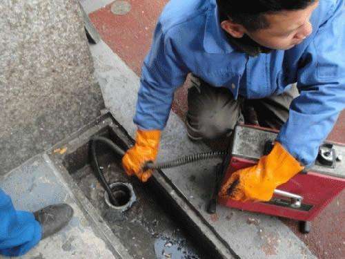 清镇疏通下水道