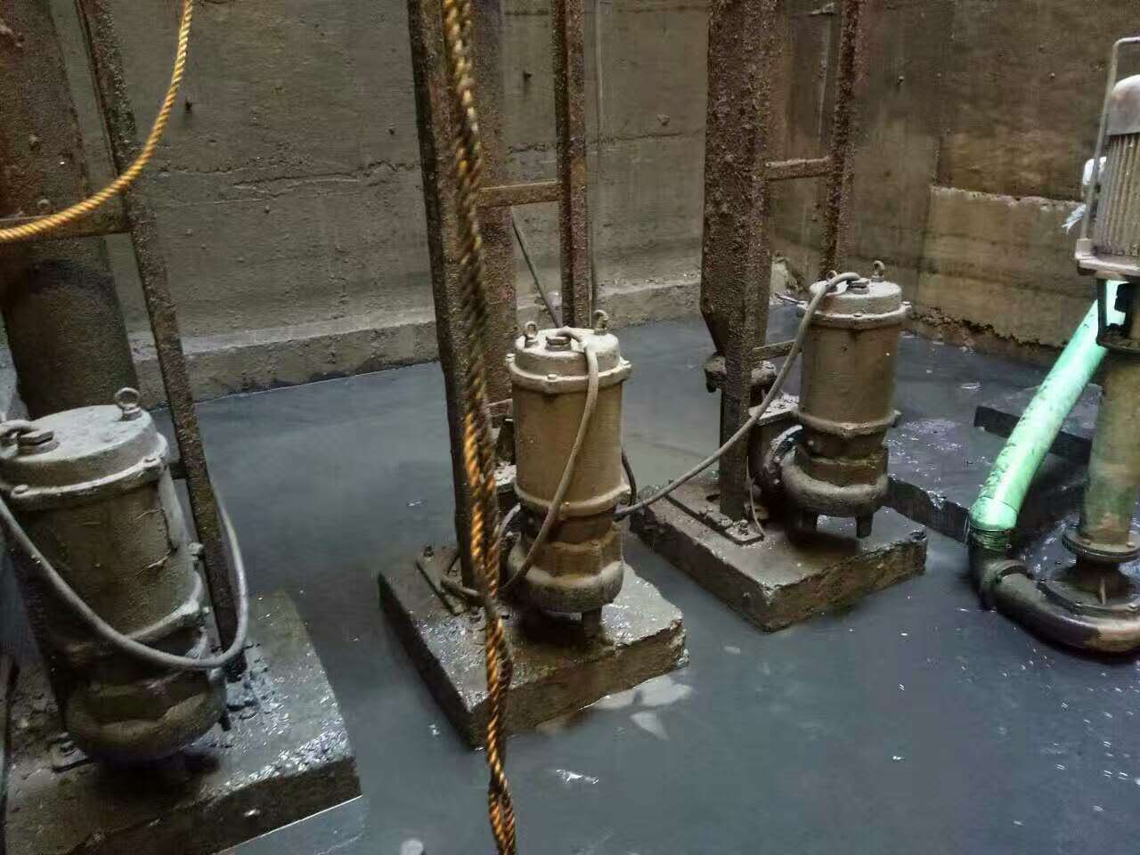 清镇污水池清理